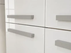 Armadio bagno moderno 60x174 cm con cesto portabiancheria bianco lucido e rovere ABT1