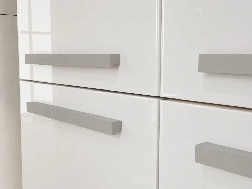 Armadio bagno moderno 60x174 cm con cesto portabiancheria bianco lucido e rovere ABT1