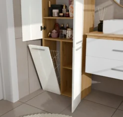 Armadio bagno moderno 60x174 cm con cesto portabiancheria bianco lucido e rovere ABT1