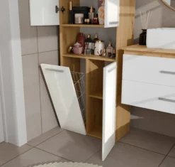 Armadio bagno salvaspazio 60x174 cm con cesto portabiancheria bianco lucido e rovere ABT2