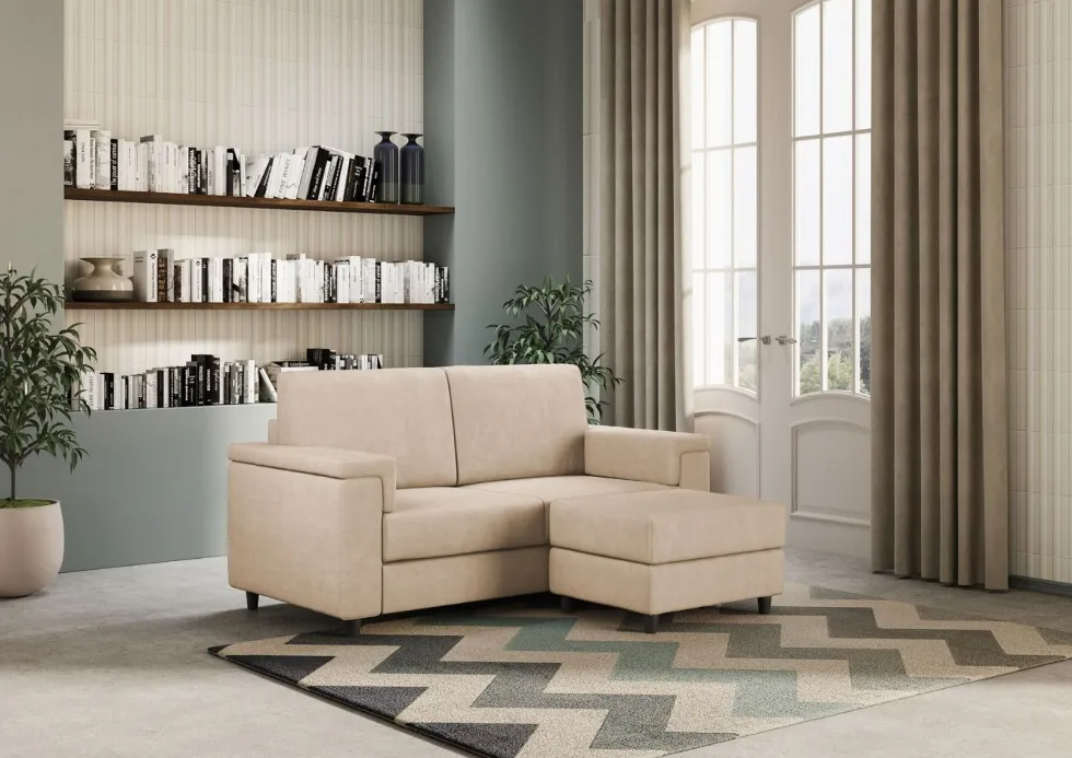 Divano 168x85cm design a due posti con bracciolo squadrato e pouf stoffa idrorepellente beige DI5