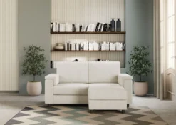 Divano 168x85cm design a due posti con bracciolo squadrato e pouf stoffa idrorepellente bianco latte DI5