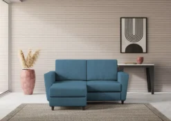 Divano 172x85cm design a due posti con piedini in legno e pouf idrorepellente blu avio DI38