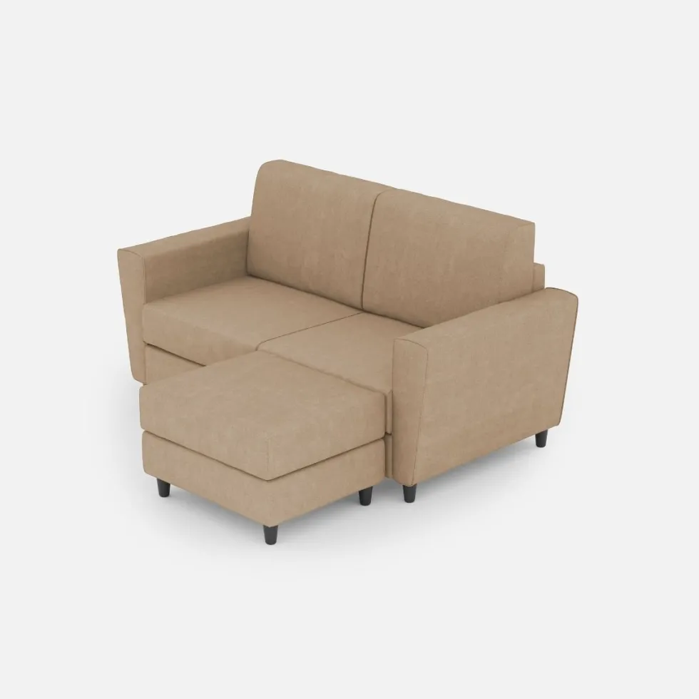 Divano 172x85cm design a due posti con piedini in legno e pouf idrorepellente beige DI38