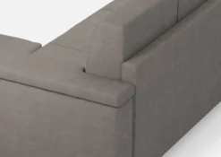 Divano 168x85cm design a due posti con bracciolo squadrato e pouf stoffa idrorepellente grigio DI5