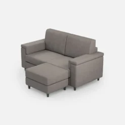 Divano 168x85cm design a due posti con bracciolo squadrato e pouf stoffa idrorepellente grigio DI5
