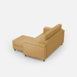 Divano 168x85cm design a due posti con bracciolo squadrato e pouf stoffa idrorepellente ocra DI5