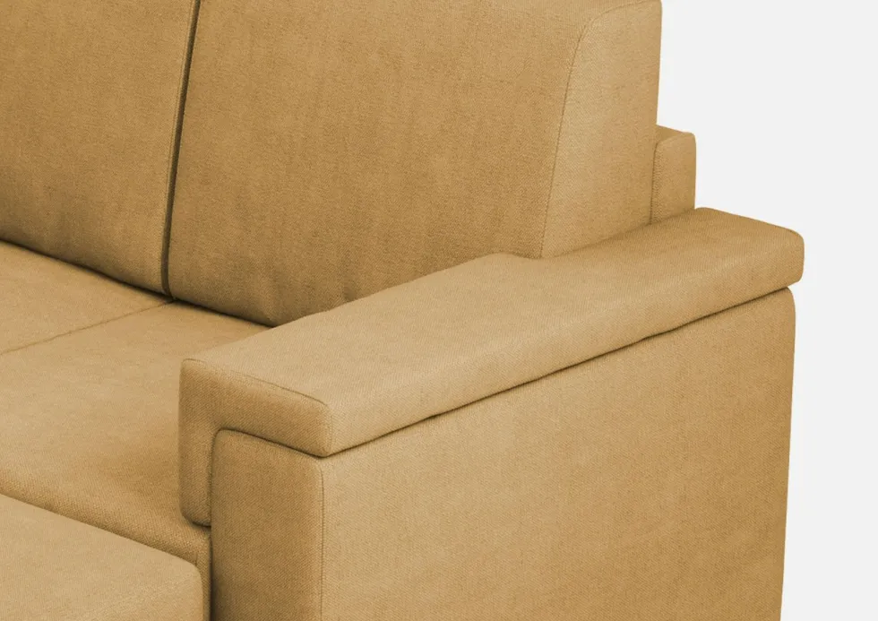 Divano 148x85cm design a due posti con bracciolo squadrato e con pouf ocra DI4
