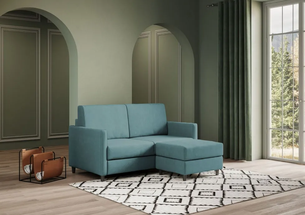 Divano 138x85cm design a due posti con pouf stoffa idrorepellente blu petrolio DI26