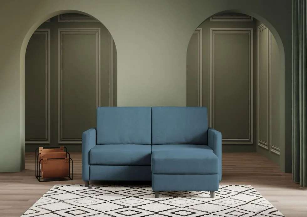 Divano 138x85cm design a due posti con pouf stoffa idrorepellente blu avio DI26