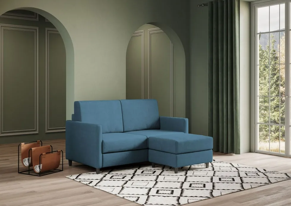 Divano 138x85cm design a due posti con pouf stoffa idrorepellente blu avio DI26