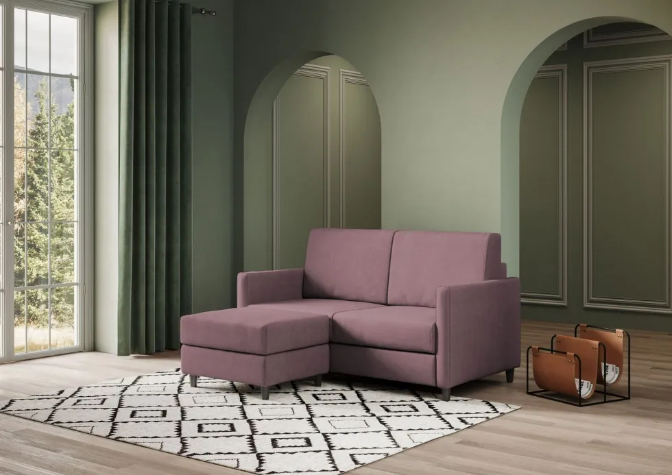 Divano 138x85cm design a due posti con pouf stoffa idrorepellente prugna DI26