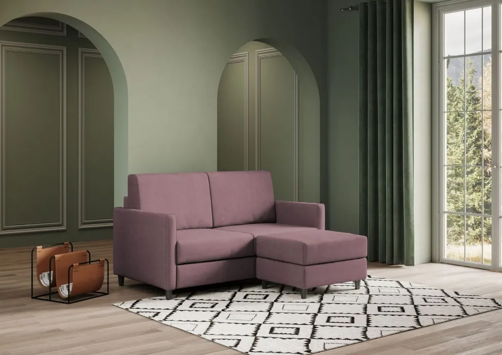 Divano 138x85cm design a due posti con pouf stoffa idrorepellente prugna DI26