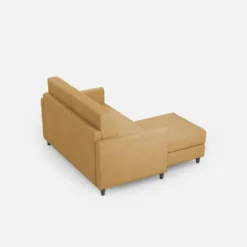 Divano 138x85cm design a due posti con pouf stoffa idrorepellente ocra DI26