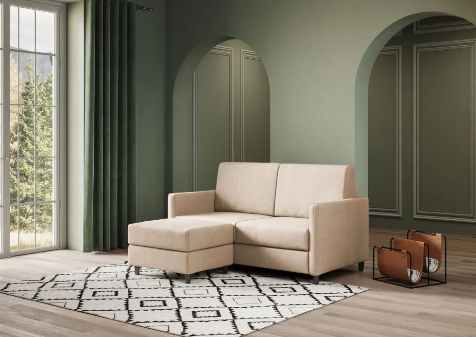 Divano 138x85cm design a due posti con pouf stoffa idrorepellente beige DI26