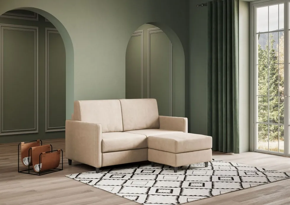 Divano 138x85cm design a due posti con pouf stoffa idrorepellente beige DI26
