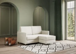 Divano 138x85cm design a due posti con pouf stoffa idrorepellente bianco latte DI26