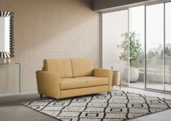 Divano 172x85cm design a due posti con piedini in legno e stoffa idrorepellente ocra DI35