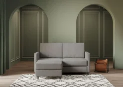 Divano 158x85cm design a due posti per salotto con pouf versatile grigio DI27