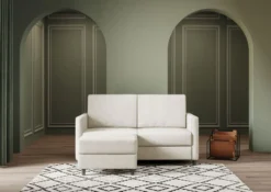 Divano 158x85cm design a due posti per salotto con pouf versatile bianco latte DI27