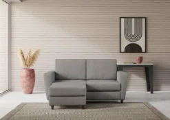 Divano 152x85cm design a due posti piccolo con pouf e stoffa idrorepellente grigio DI37