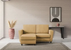 Divano 152x85cm design a due posti piccolo con pouf e stoffa idrorepellente ocra DI37