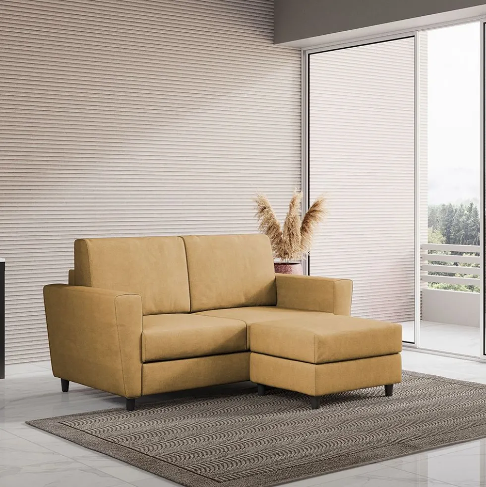 Divano 152x85cm design a due posti piccolo con pouf e stoffa idrorepellente ocra DI37