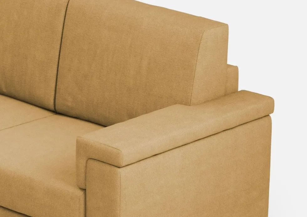 Divano 208x85cm design a tre posti con bracciolo squadrato tessuto idrorepellente ocra DI3