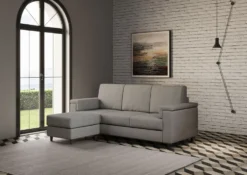 Divano 208x85 design a tre posti con bracciolo squadrato e pouf idrorepellente grigio DI6