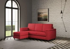 Divano 208x85 design a tre posti con bracciolo squadrato e pouf idrorepellente rosso DI6
