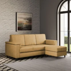 Divano 208x85 design a tre posti con bracciolo squadrato e pouf idrorepellente ocra DI6