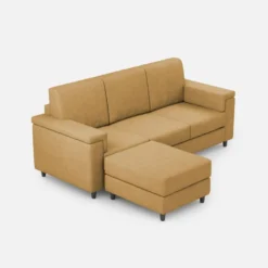 Divano 208x85 design a tre posti con bracciolo squadrato e pouf idrorepellente ocra DI6