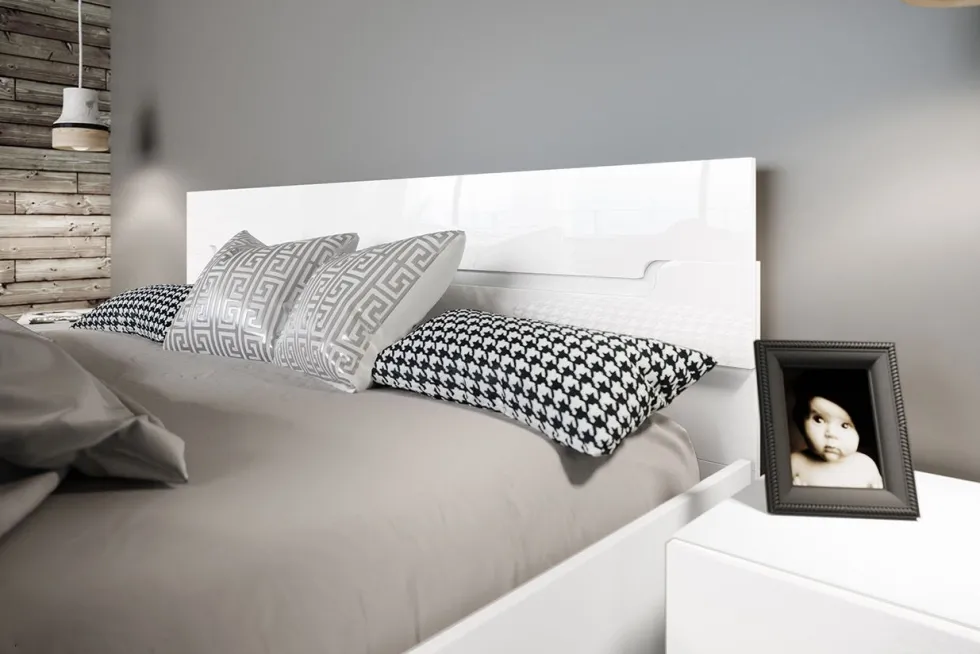 Letto matrimoniale bianco con comodini LI7